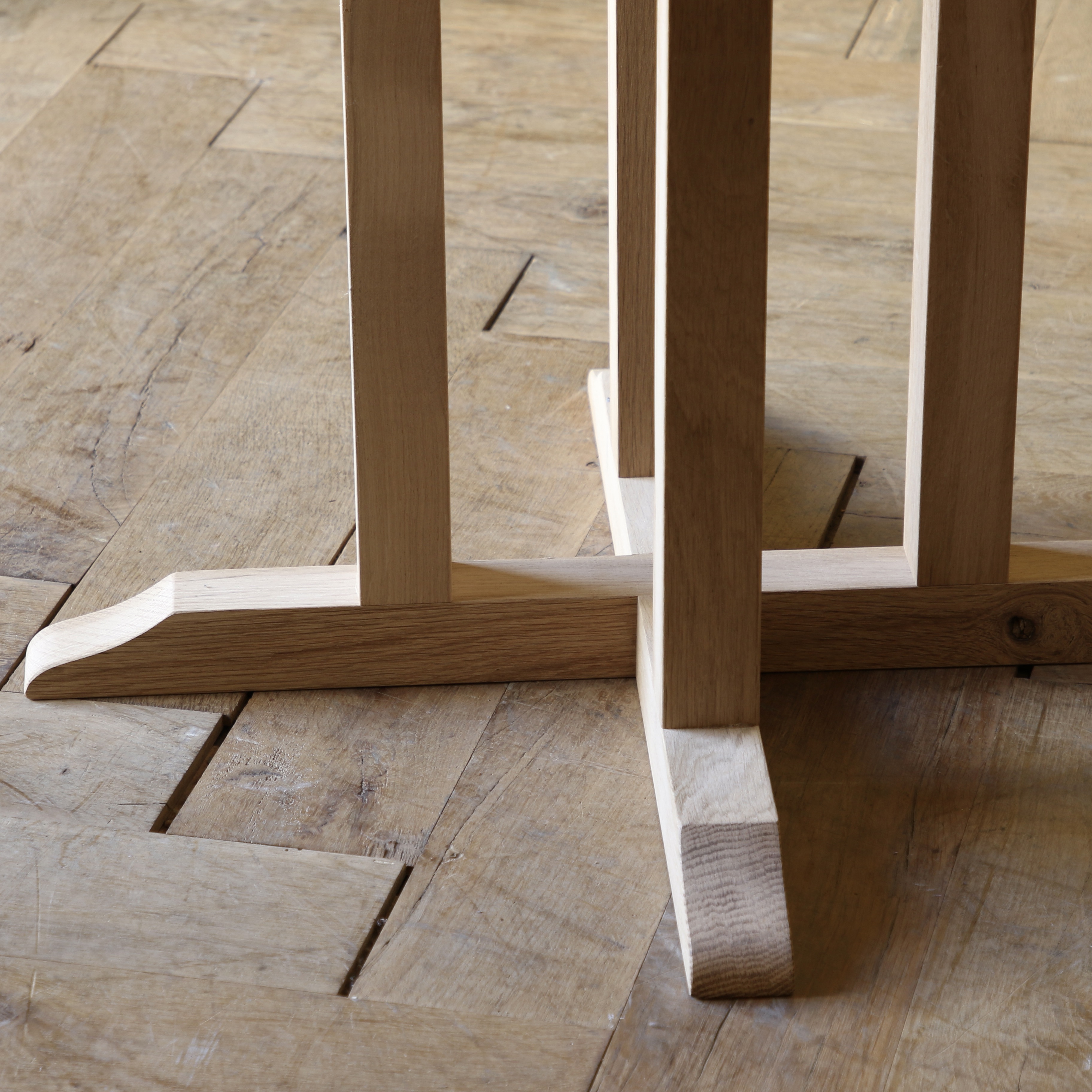 Round Pedestal Table // JS Editions